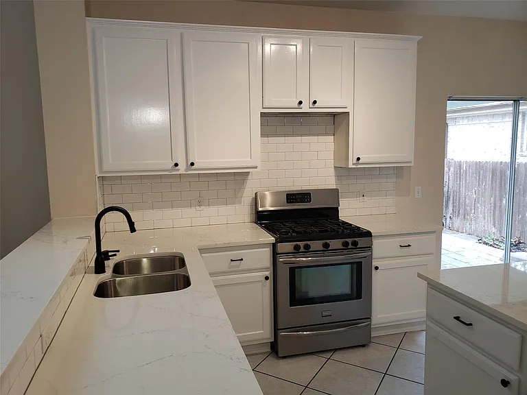 16813 Luckenwald Dr — Photo 7