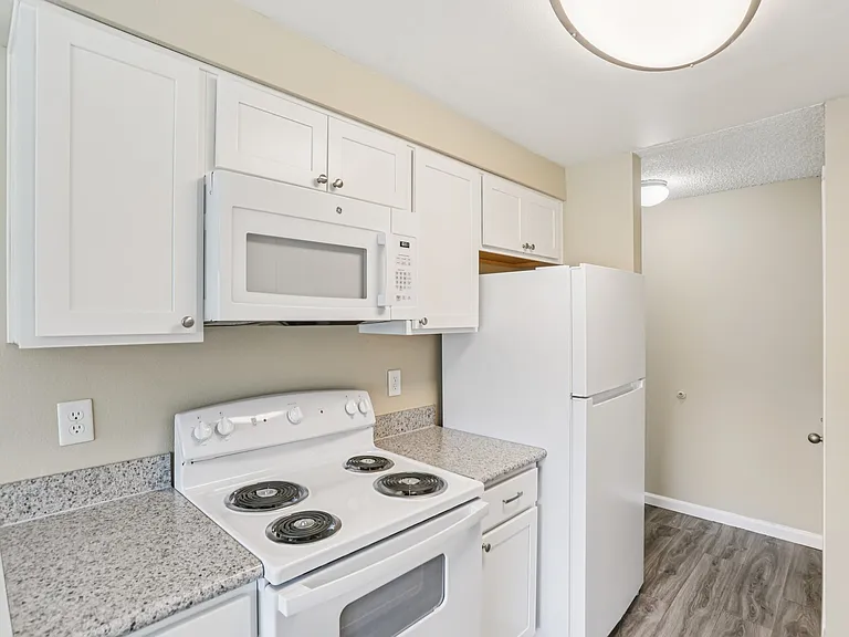 Cornell Manor Apartments — Photo 20