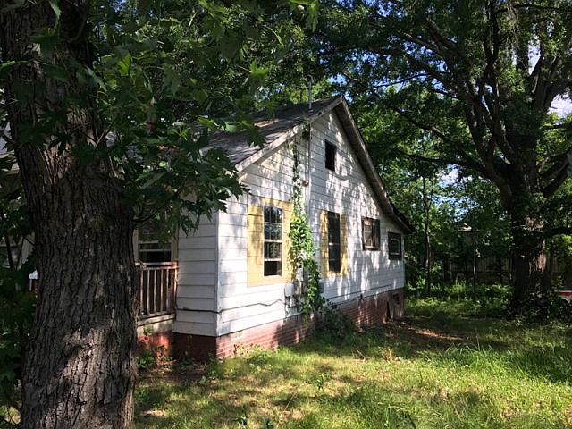 2nd image of 611 Macon St