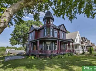 1050 S 32nd St, Omaha, NE 68105