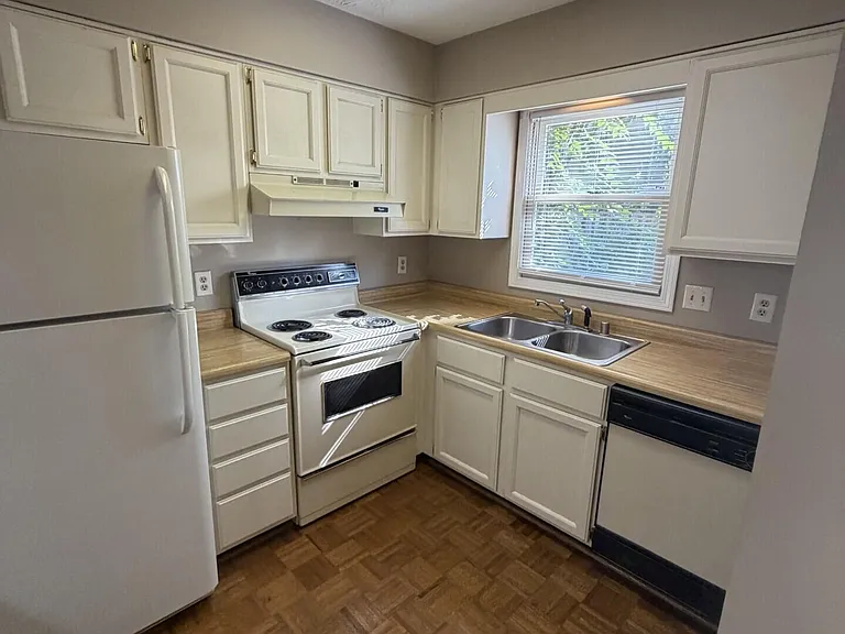 1100 Turkey Foot Rd #6 — Photo 9
