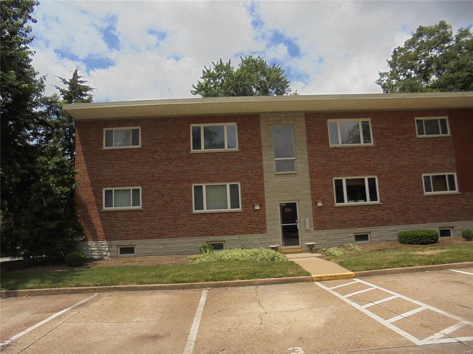 1st image of 221 Monclay Ct Unit 221-2S
