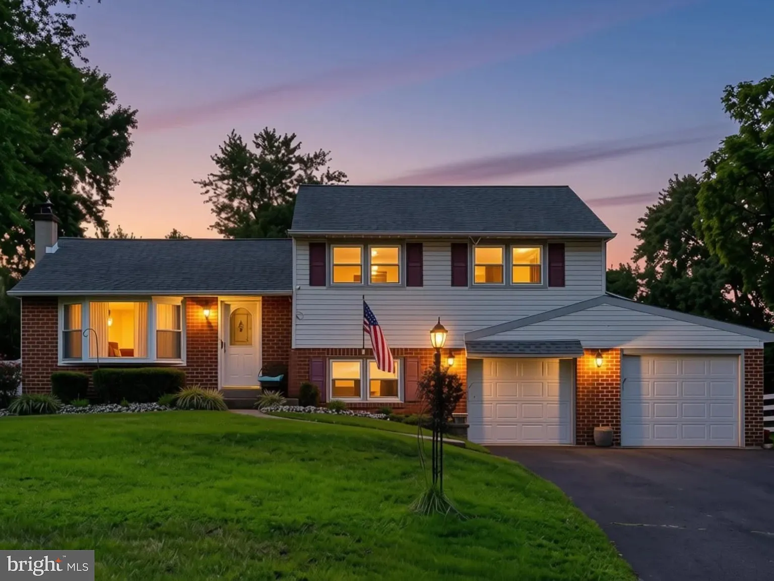 3 bed, 1.5 bath, 1562 sqft, $3,000 — Photo 1
