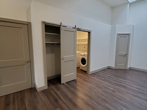 5th image of 824 9th St Suite C