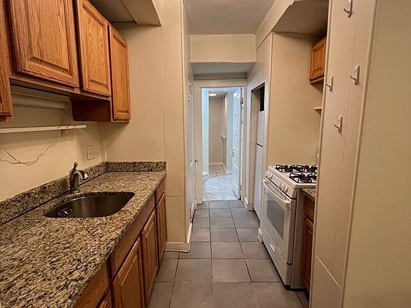 3rd image of 187 Winthrop Rd #1A