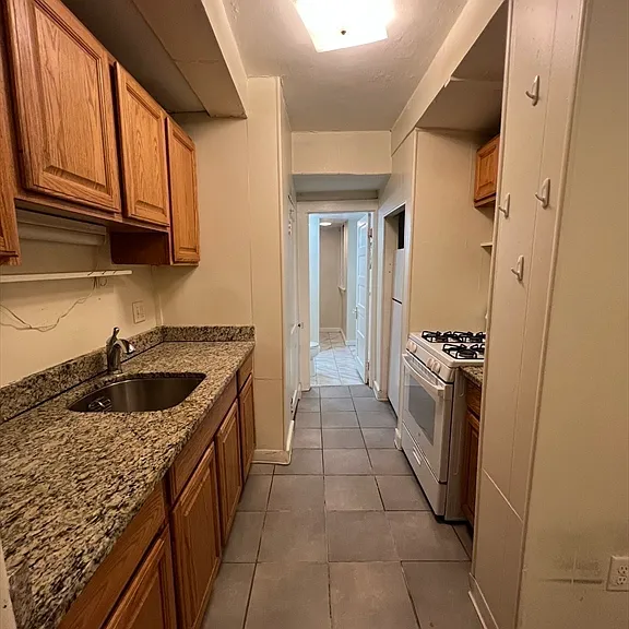 187 Winthrop Rd #1A — Photo 3