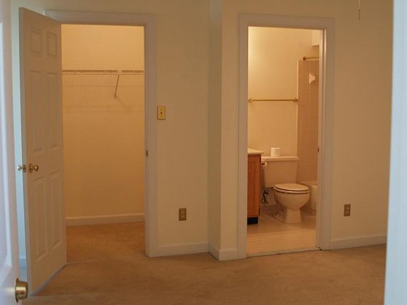 Level 4 BR 13x12 w/walk in closet