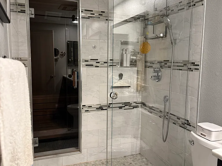 hall way bathroom on the 2nd floor with dry sauna.
