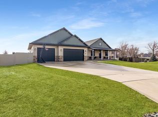 440 Kristy Lee Ct, Green Bay, WI 54311