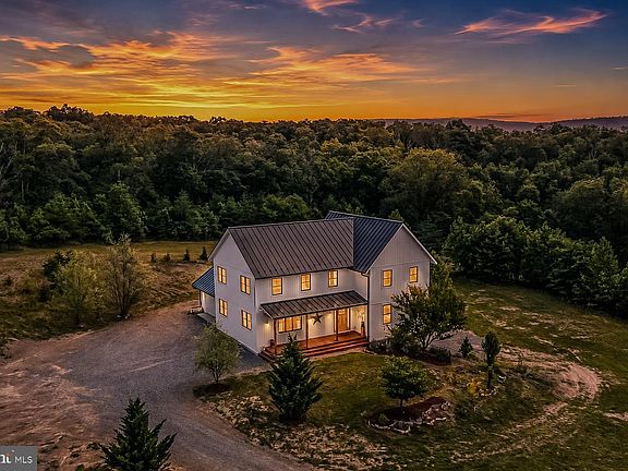 2nd image of 1089 Waugh Rd