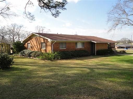 4th image of 102 W Highland Dr