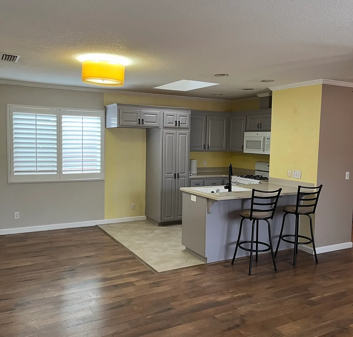 1 bed, 800 sqft, $2,400 — Photo 1