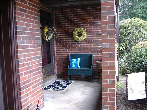 3rd image of 145 Glenview Dr