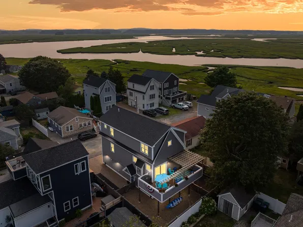 6 Cora Avenue, Hampton, NH 03842