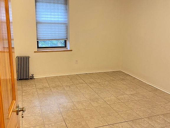 4th image of 21-19 78th St #1R