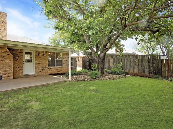 1306 Fairway Dr, Graham, TX 76450