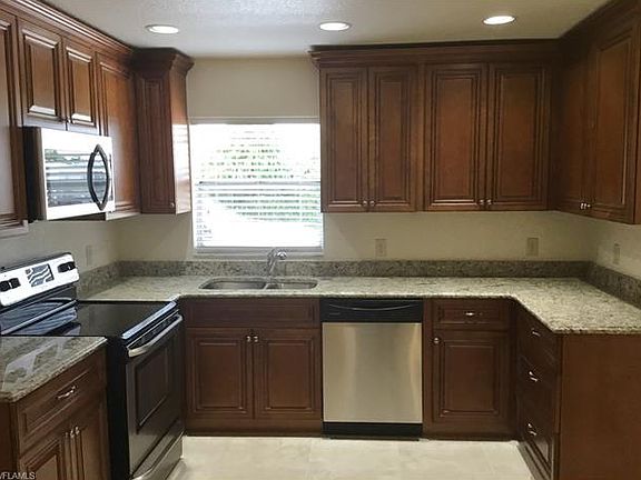3rd image of 307 SW 47th Ter APT 2