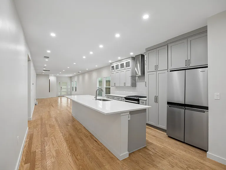 710 N Madison Ave — Photo 7