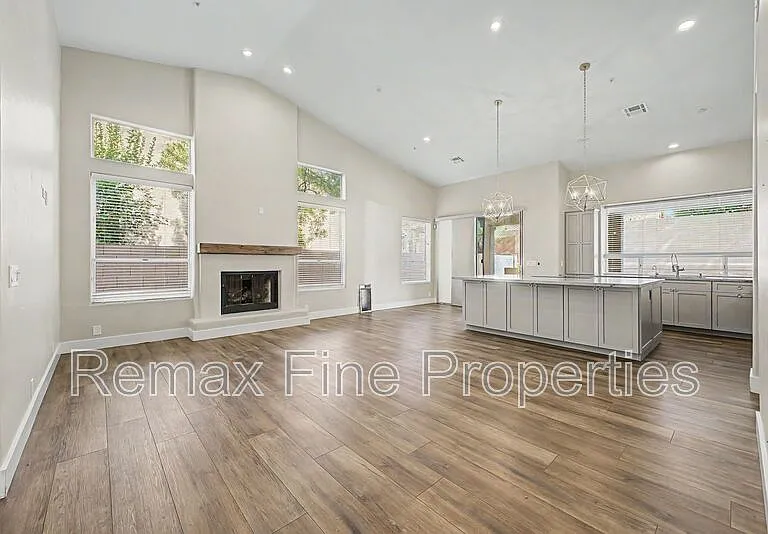 9118 E Topeka Dr — Photo 7