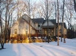 2779 Towering Oaks Dr, White Lake, MI