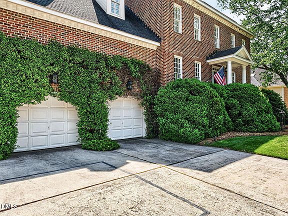 4th image of 3249 Anderson Dr