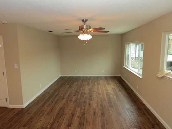 2nd image of 1124 Hall Ct