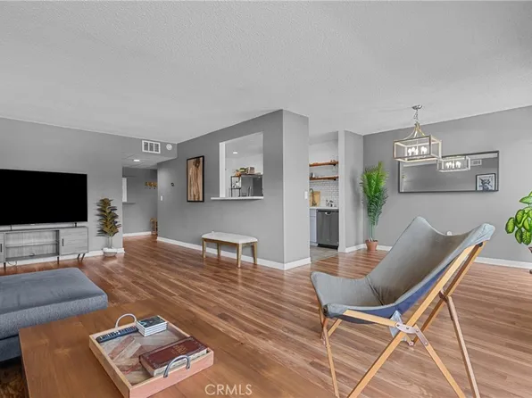 5454 Zelzah Ave APT 309, Encino, CA 91316