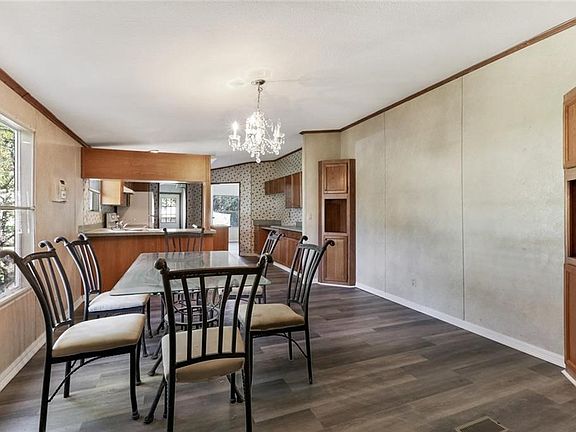 3rd image of 22060 Dickens Ln