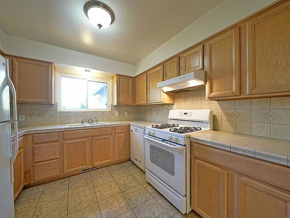 3rd image of 2480 Morrene Dr