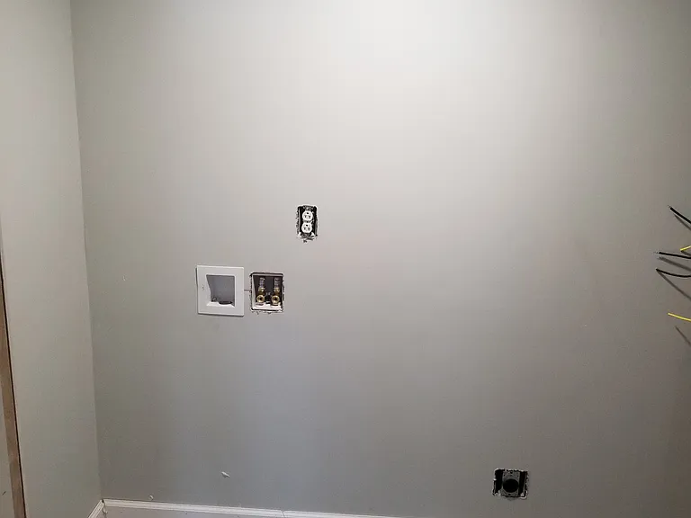 123 Memorial Dr — Photo 2
