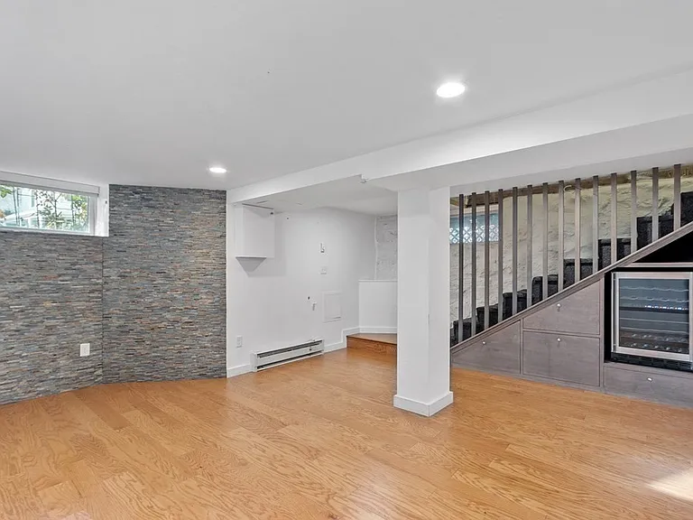 270 Poplar St — Photo 30