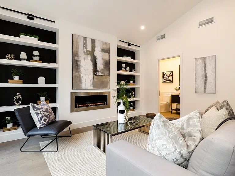 15122 Morrison St — Photo 35
