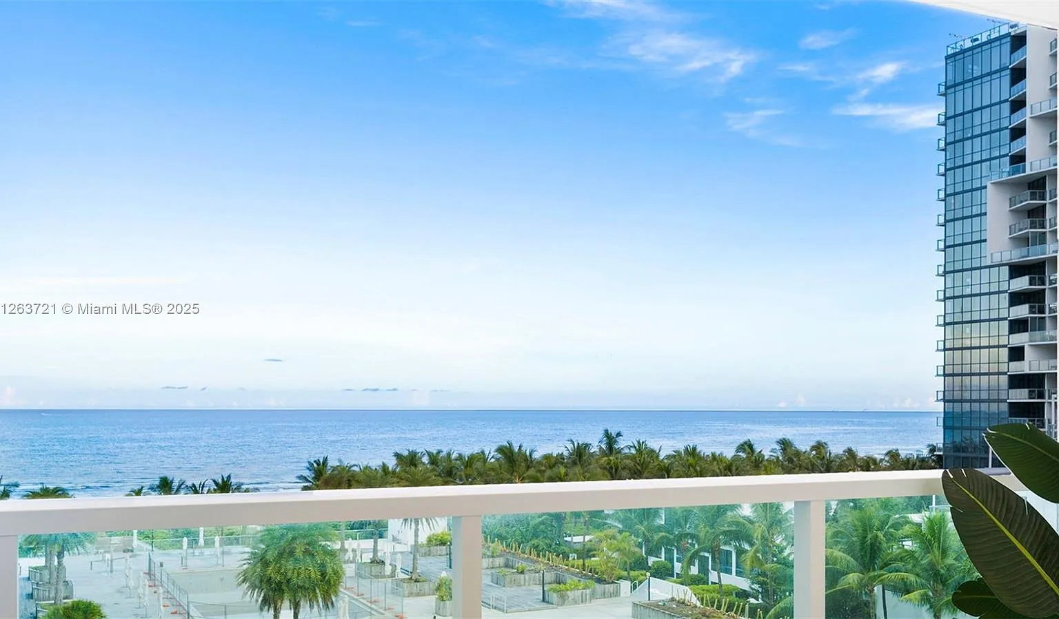 Roney Palace Condo — Photo 2