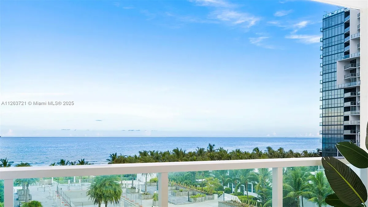 Building Photo - 2301 Collins Ave #641