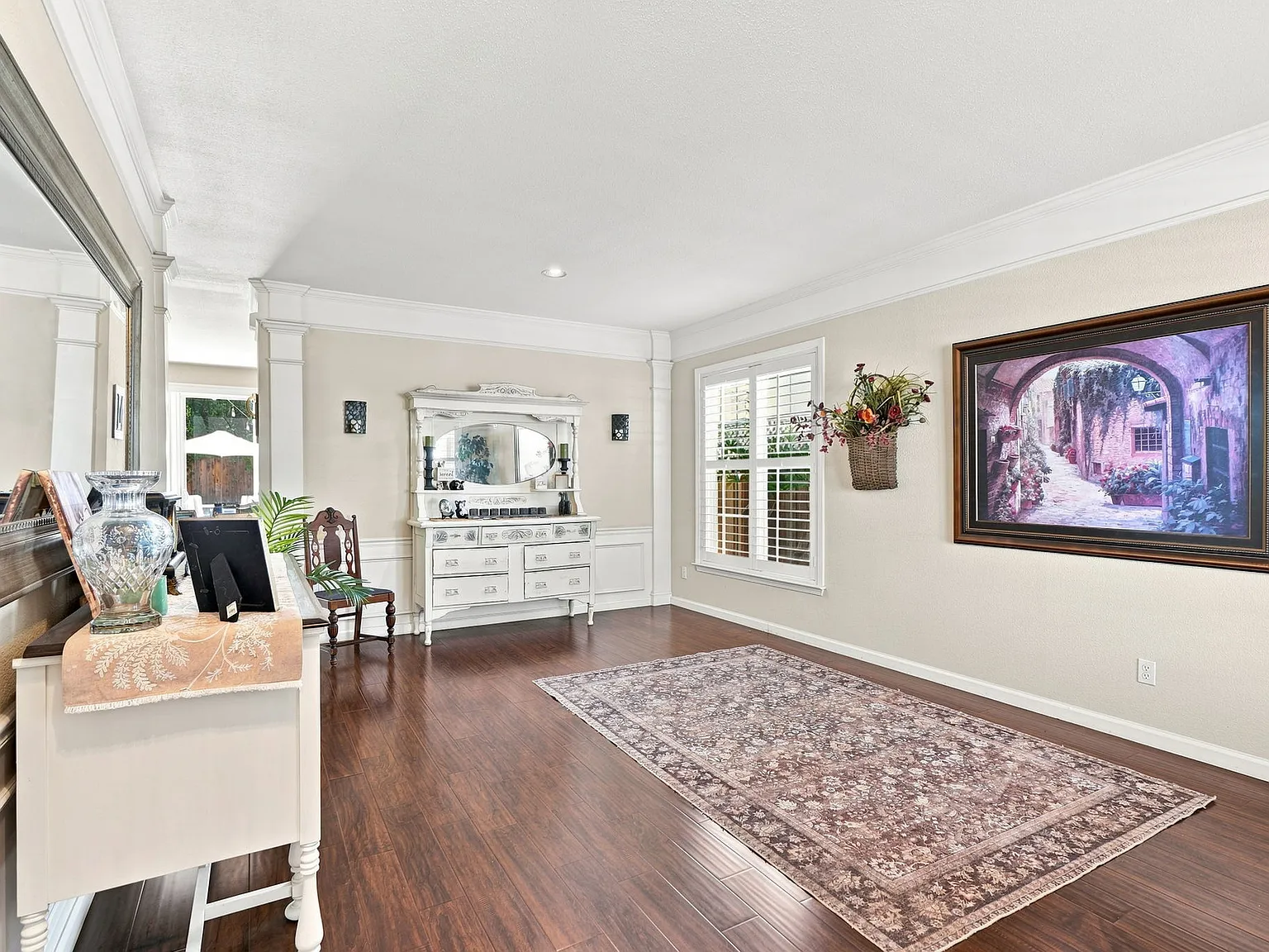 5 bed, 2.5 bath, 2250 sqft, $4,000 — Photo 4