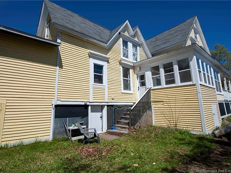 15 Allison Ave — Photo 37
