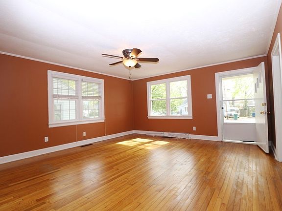 3rd image of 716 Highland Park Dr
