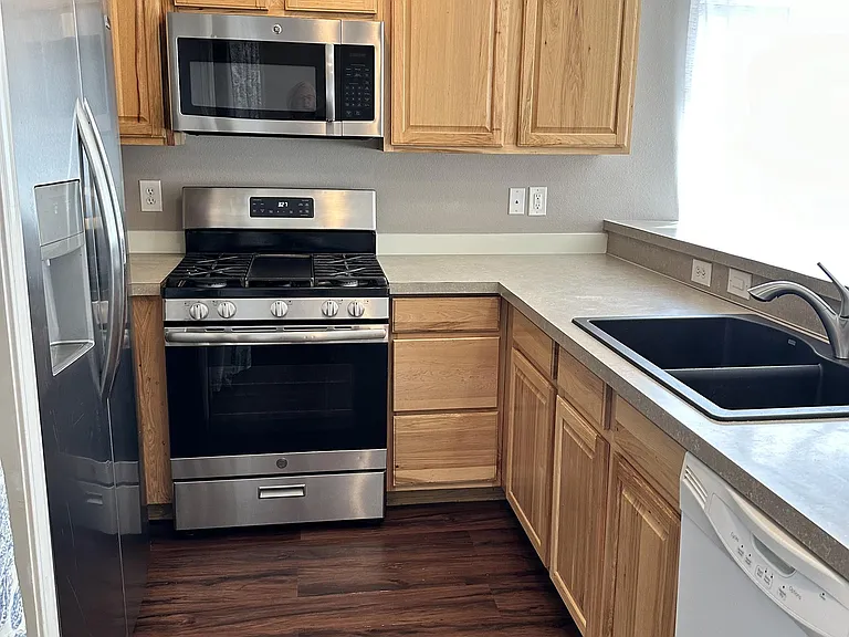 227 Pioneer Dr — Photo 4