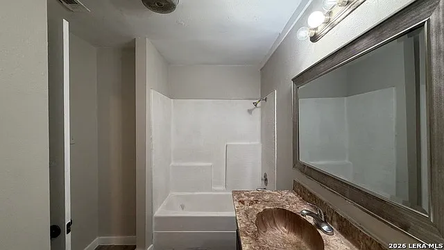 325 E French Pl — Photo 10
