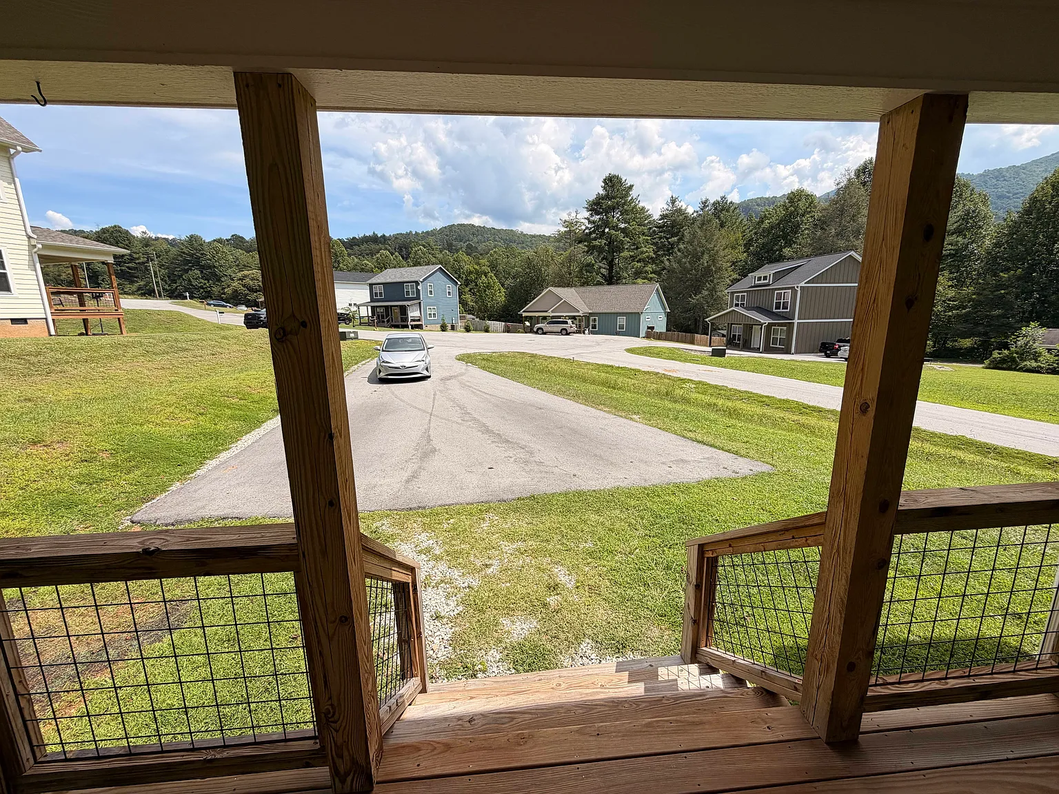 3 bed, 2.5 bath, 2097 sqft, $2,000 — Photo 3