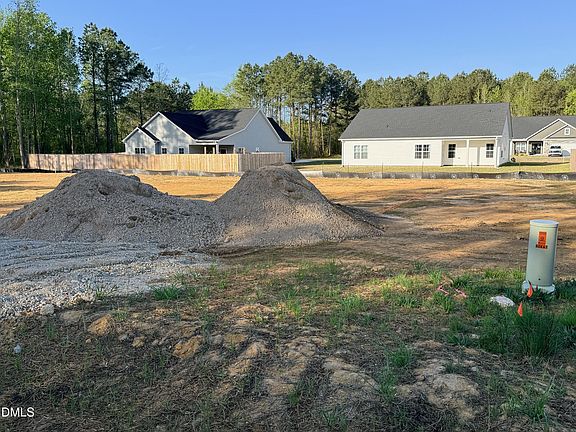 3rd image of 48 Loganberry Rd