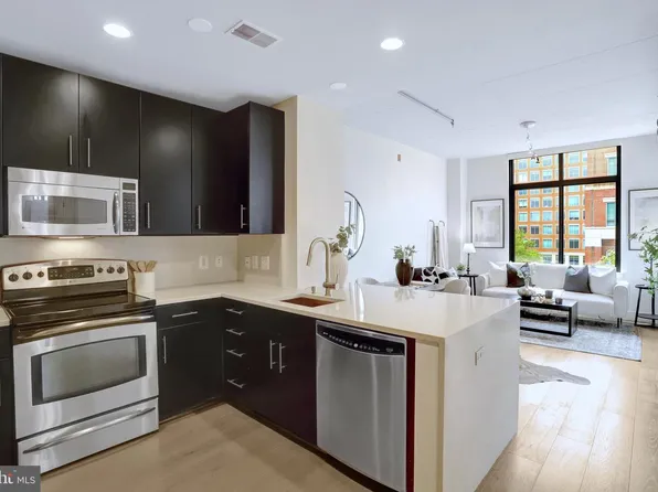 520 John Carlyle St Unit 320, Alexandria, VA 22314
