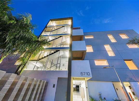 4th image of 5710 SW 62nd St Unit 202
