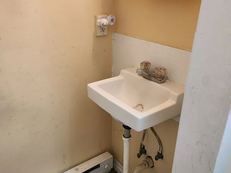233.5 Porter Ave — Photo 8