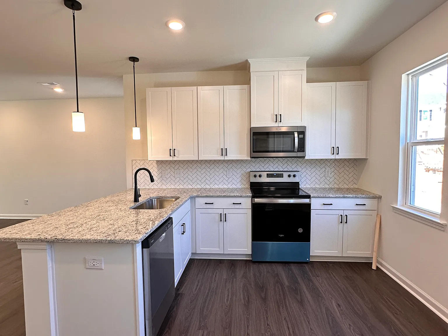 3 bed, 2.5 bath, 1508 sqft, $1,900 — Photo 3