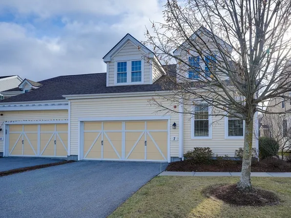 7 Autumn Ridge Dr, Hopkinton, MA 01748