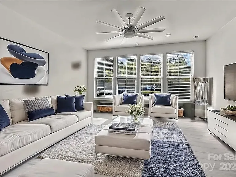 912 Broad River Ln — Photo 2