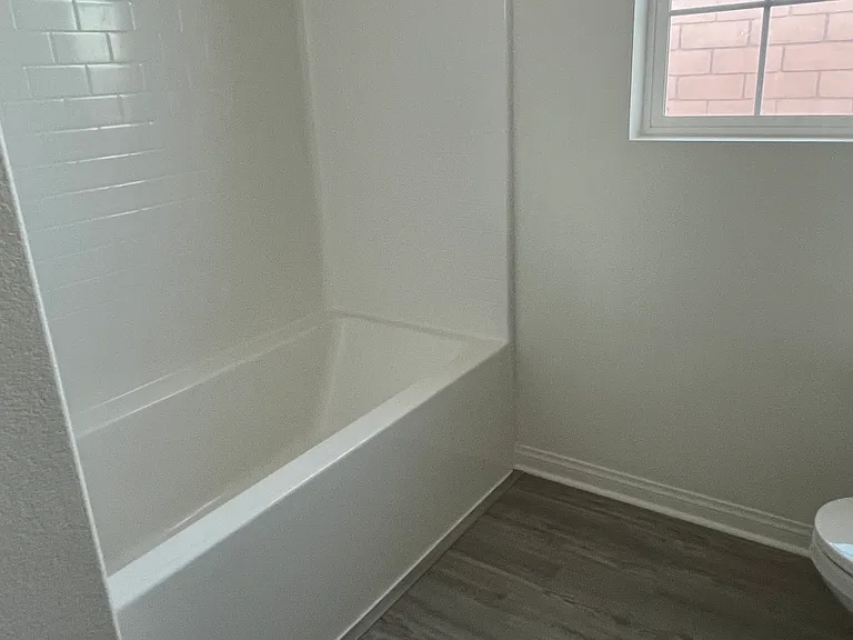 Alister Ln — Photo 15