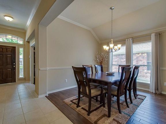 5th image of 914 White River Dr