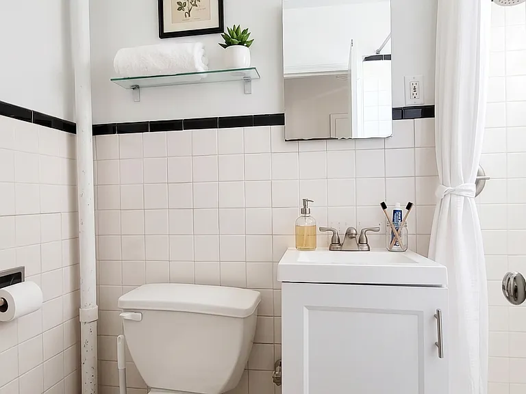 415 W 47th St #3C — Photo 7